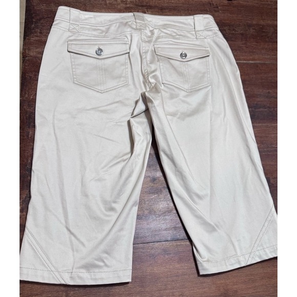 White House Black Market Women's Cream Slim Pedal Pusher Size 10 - Picture 15 of 16